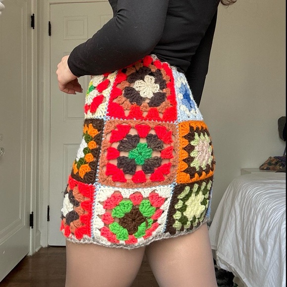 Crochet granny square patchwork mini skirt - Picture 2 of 7